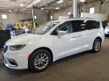  Salvage Chrysler Pacifica