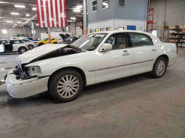  Salvage Lincoln Towncar