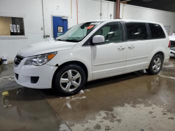  Salvage Volkswagen Routan