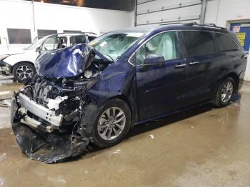  Salvage Toyota Sienna