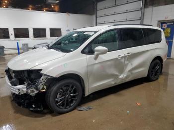  Salvage Chrysler Pacifica