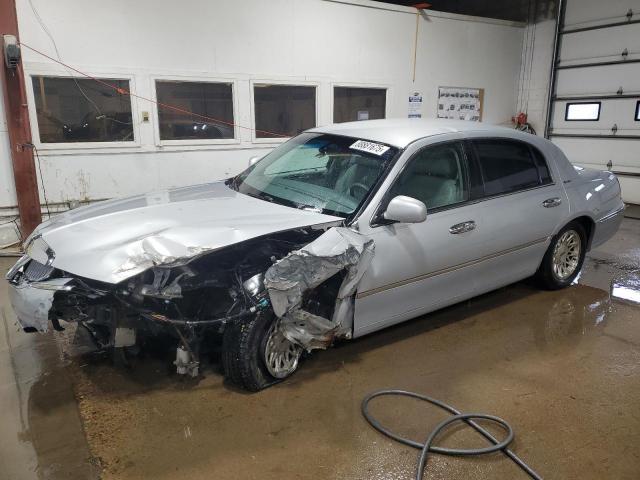  Salvage Lincoln Towncar