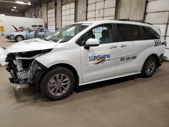  Salvage Toyota Sienna