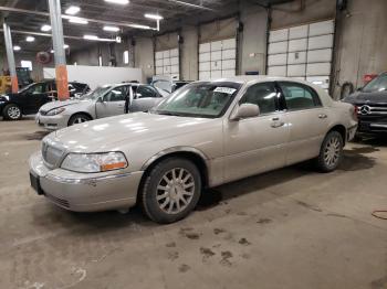  Salvage Lincoln Towncar