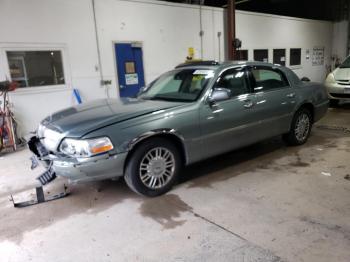  Salvage Lincoln Towncar