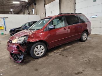  Salvage Toyota Sienna