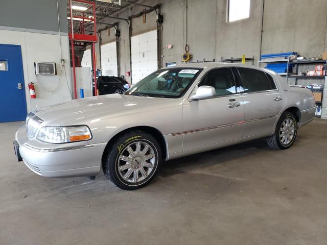  Salvage Lincoln Towncar