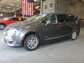  Salvage Chrysler Pacifica