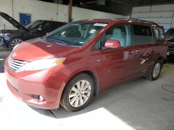 Salvage Toyota Sienna