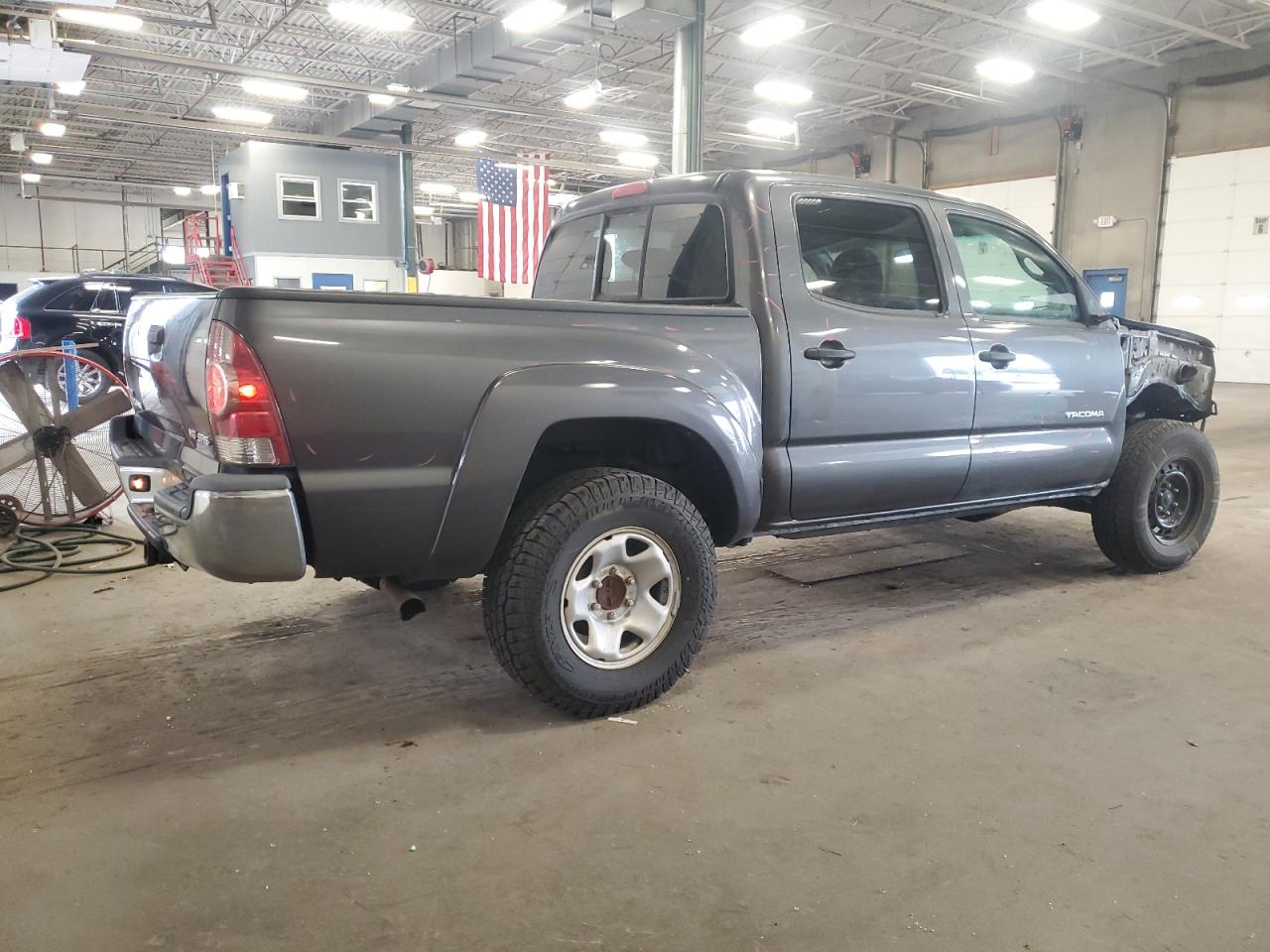 Toyota Tacoma Double Cab Image 2
