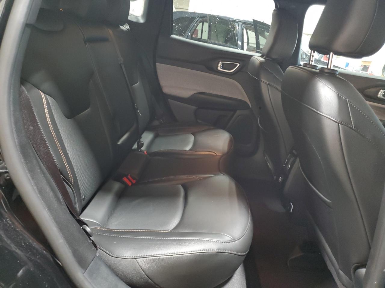 Jeep Compass Latitude Lux Image 2