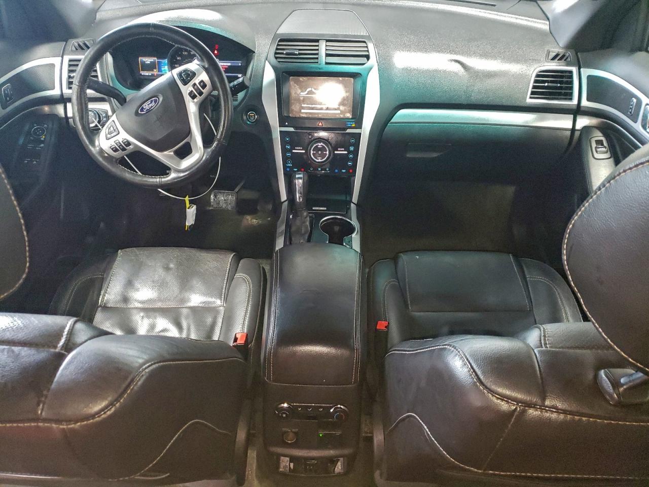 Ford Explorer Sport Image 7