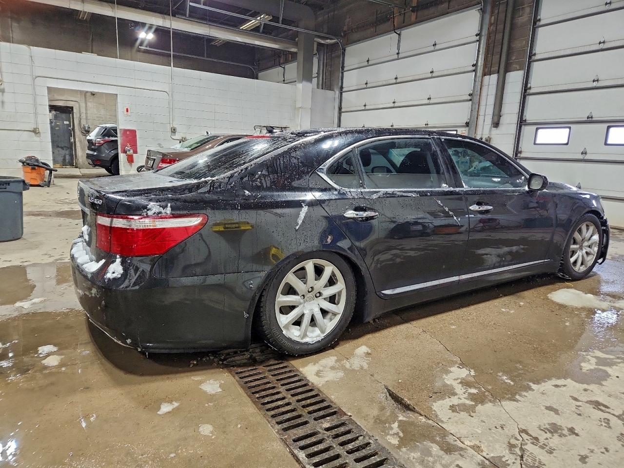 Lexus LS 460l Image 3