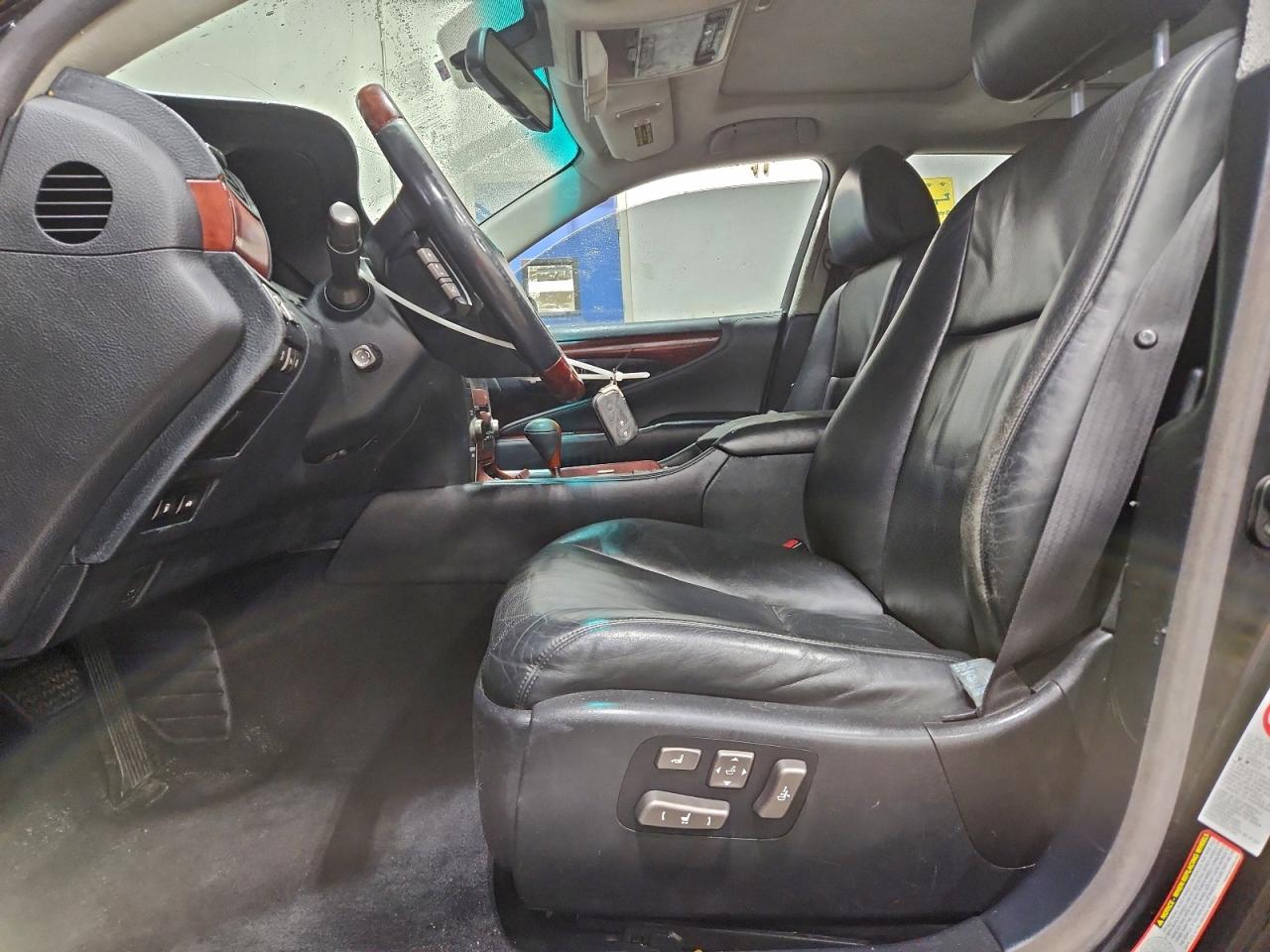 Lexus LS 460l Image 10