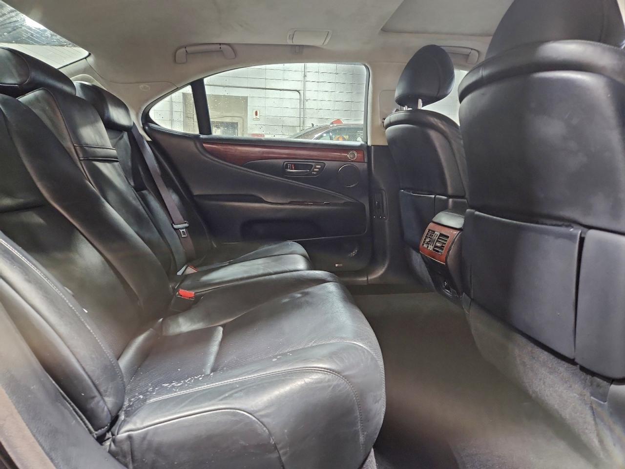 Lexus LS 460l Image 8