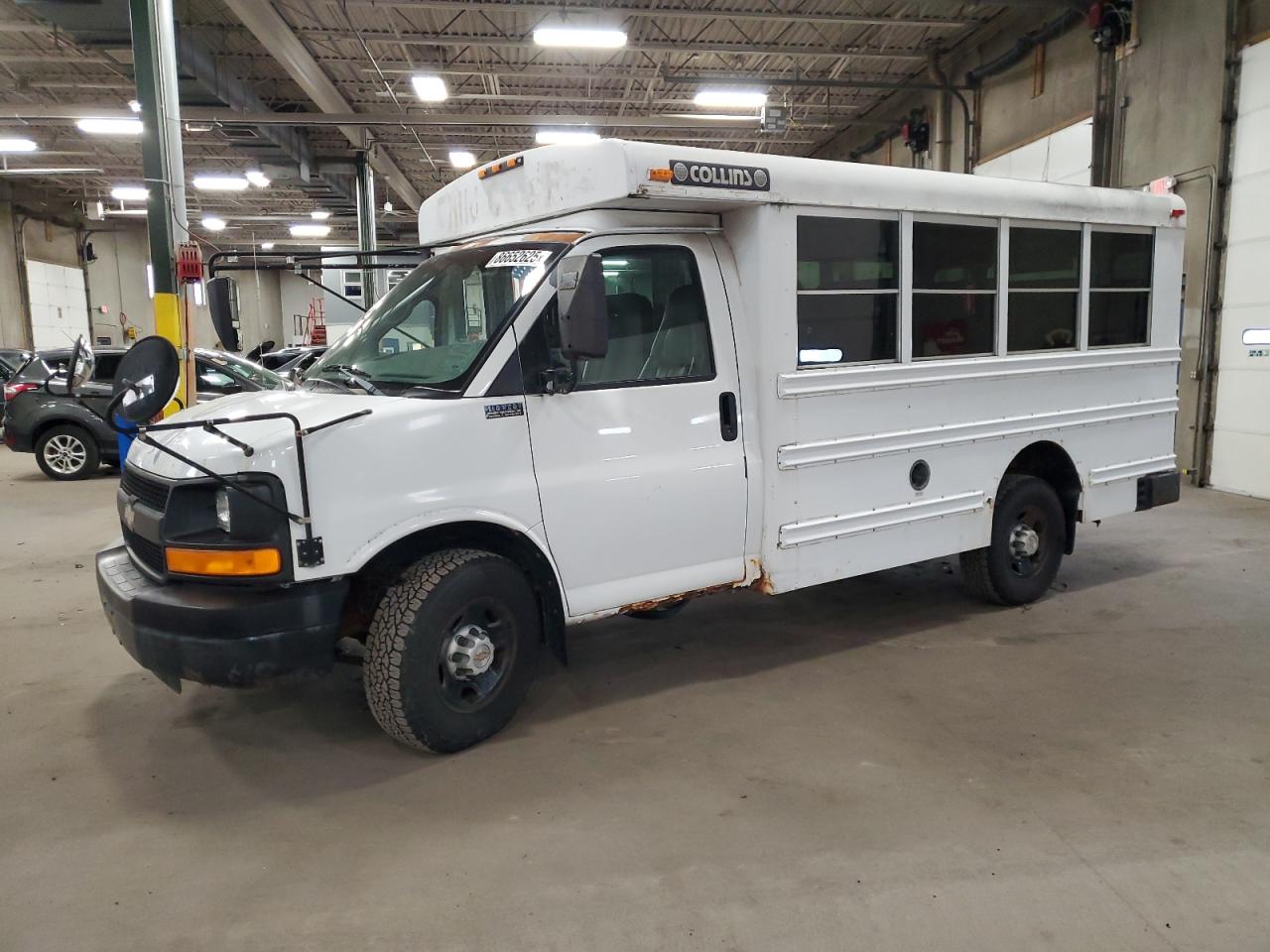 Chevrolet Express Image 1