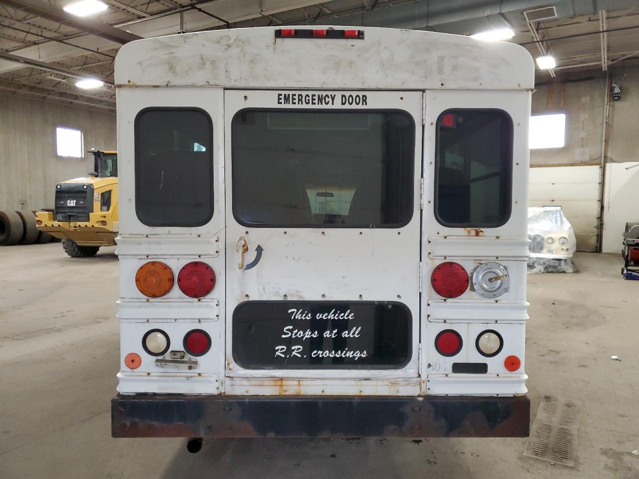 Chevrolet Express Image 12