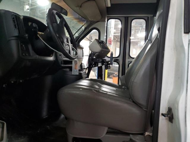 Chevrolet Express Image 11