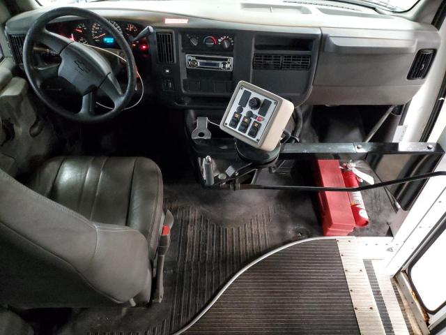 Chevrolet Express Image 3