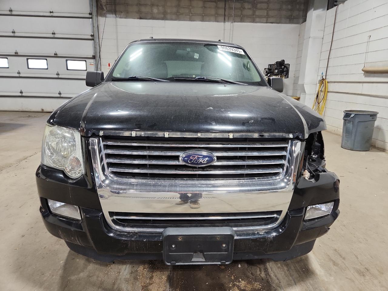 Ford Explorer Xlt Image 3