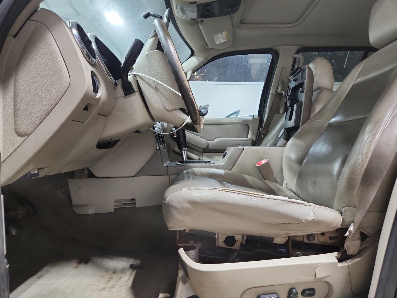 Ford Explorer Xlt Image 4