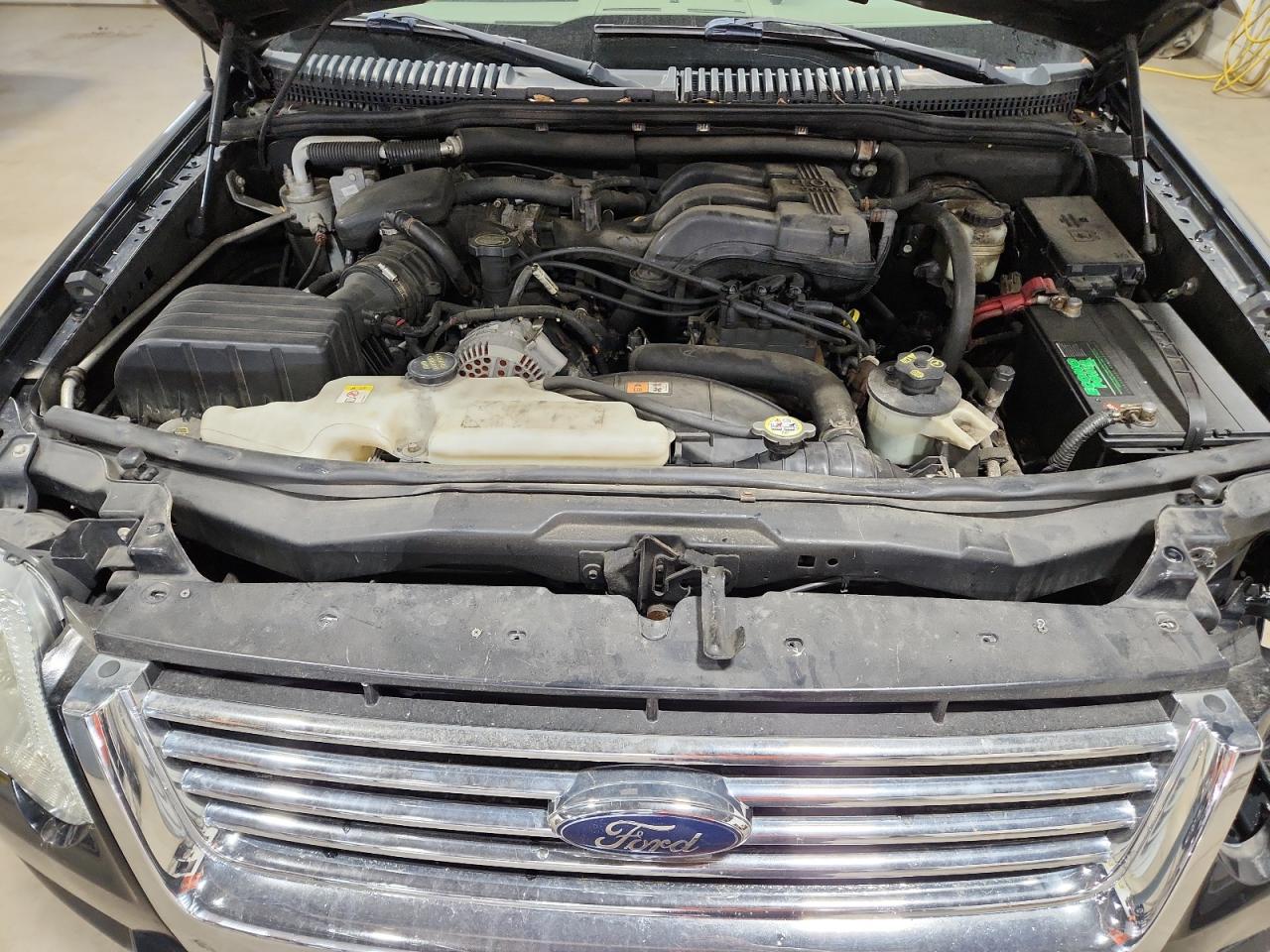 Ford Explorer Xlt Image 8