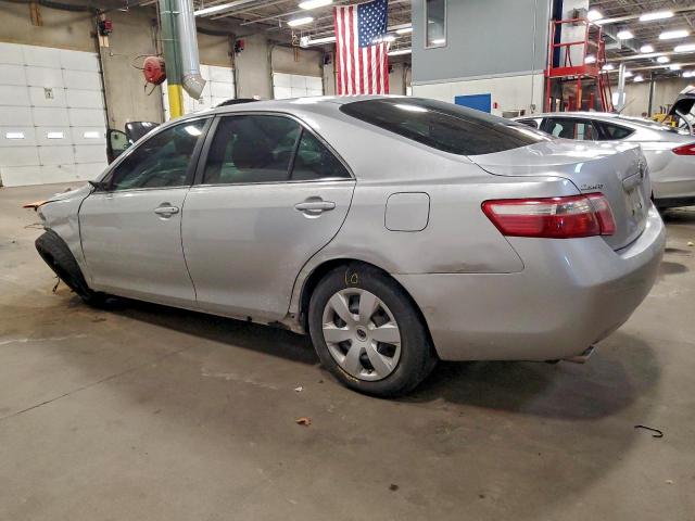 Toyota Camry Le Image 4