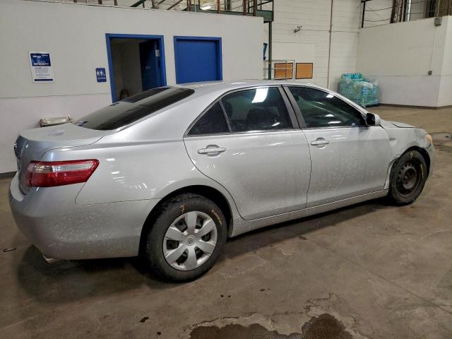 Toyota Camry Le Image 7