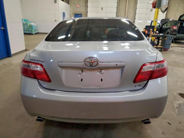 Toyota Camry Le Image 5