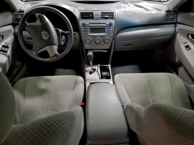 Toyota Camry Le Image 9