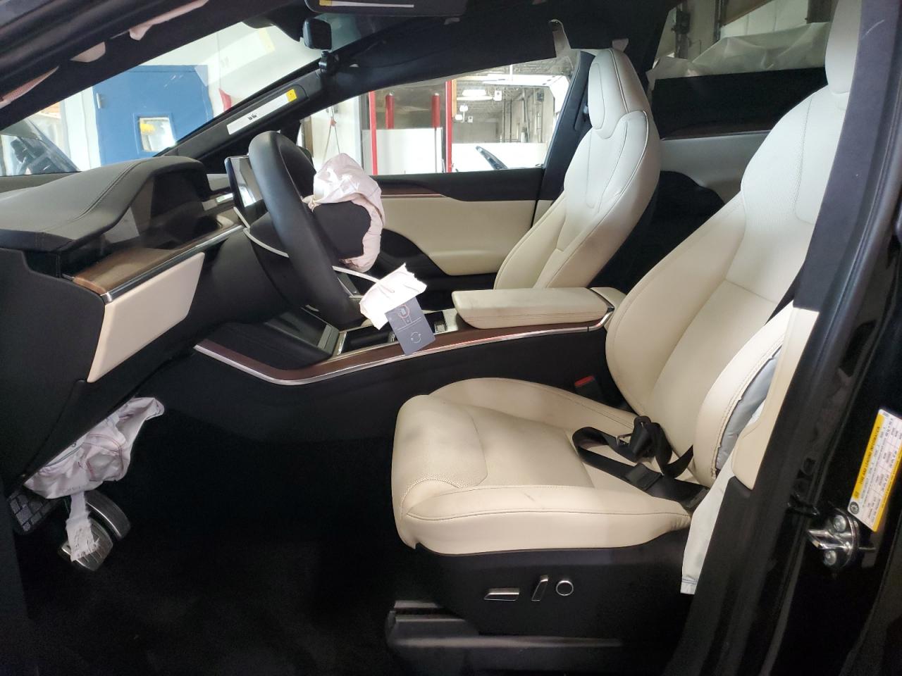 Tesla Model X Image 10