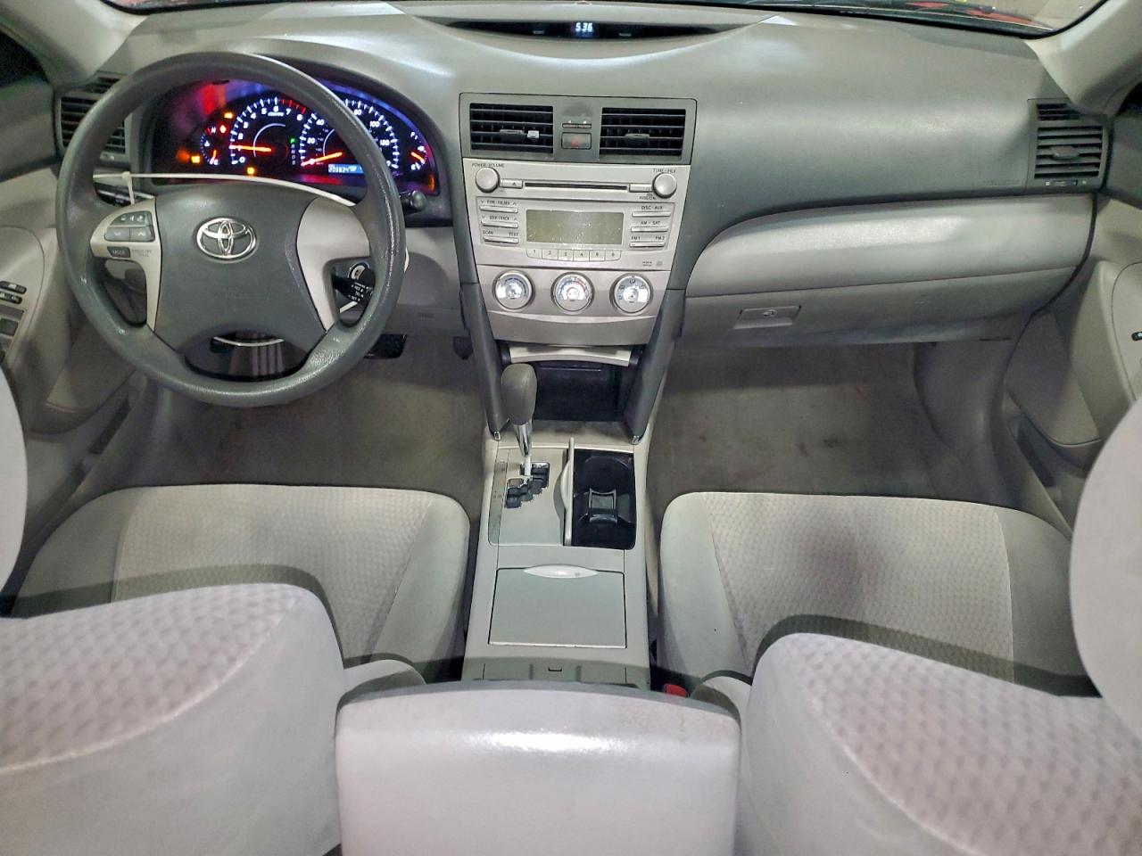 Toyota Camry Base Image 5