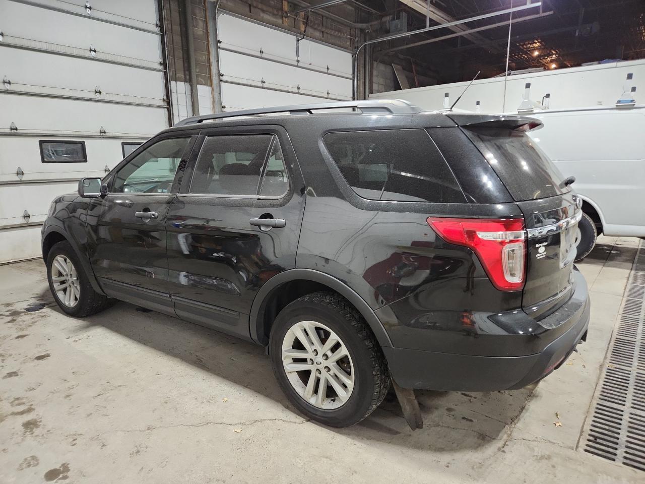 Ford Explorer Image 2