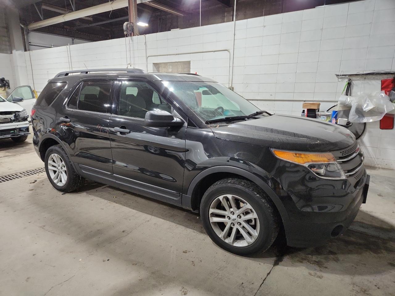 Ford Explorer Image 4