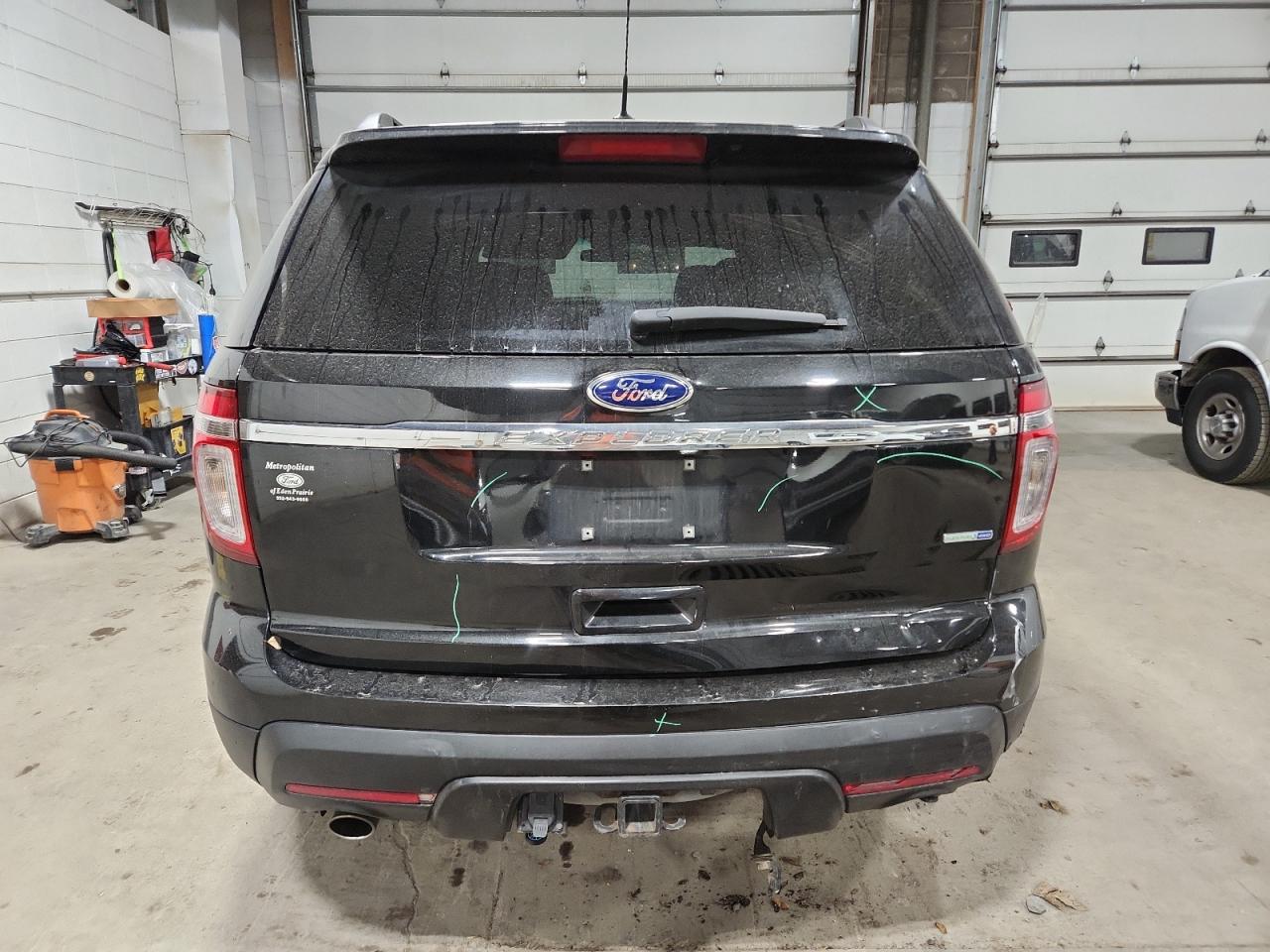 Ford Explorer Image 12