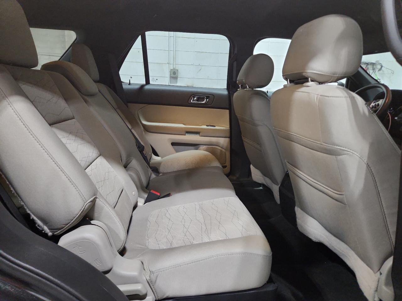 Ford Explorer Image 7