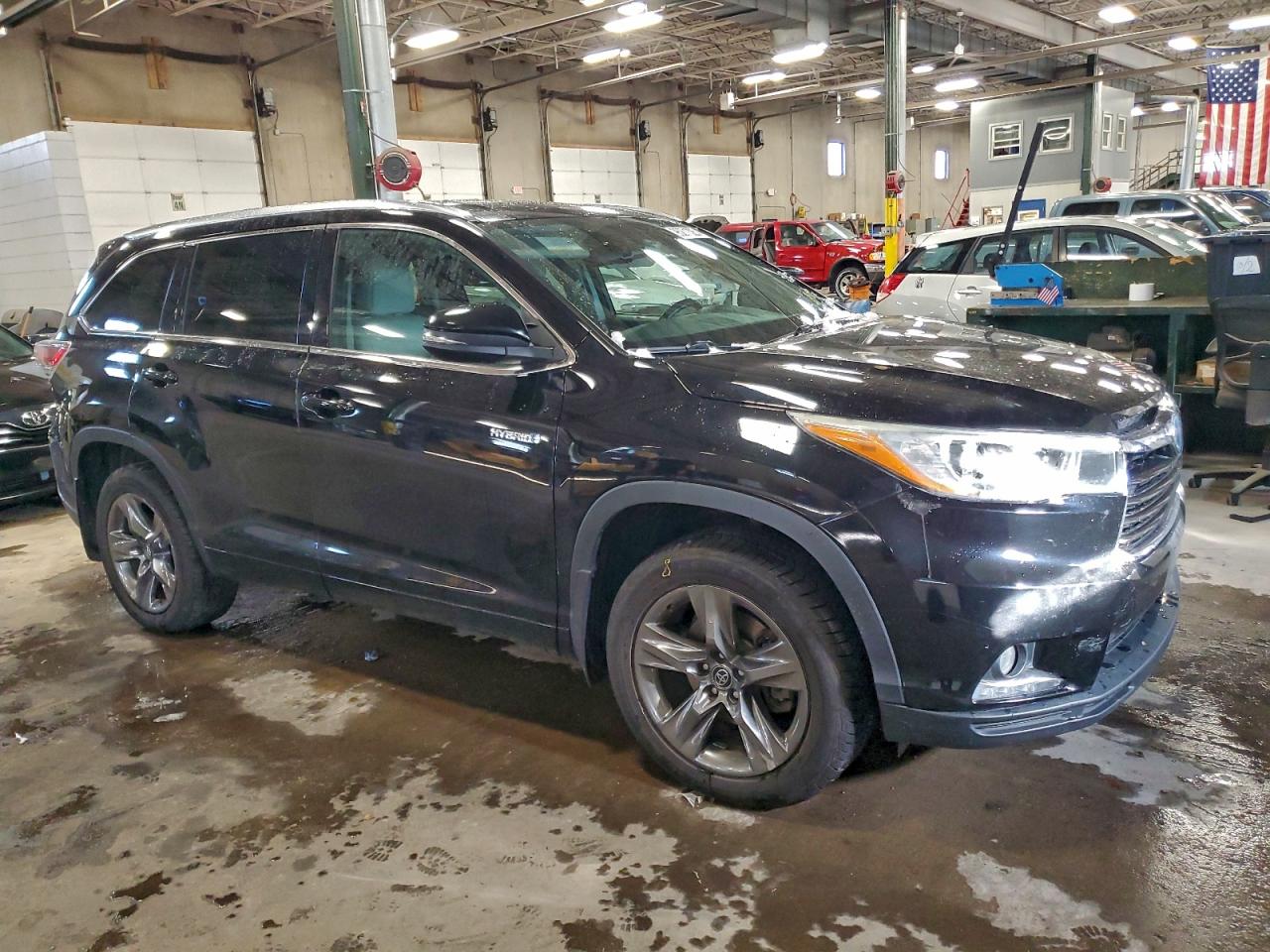 Toyota Highlander Hybrid Limited Image 3