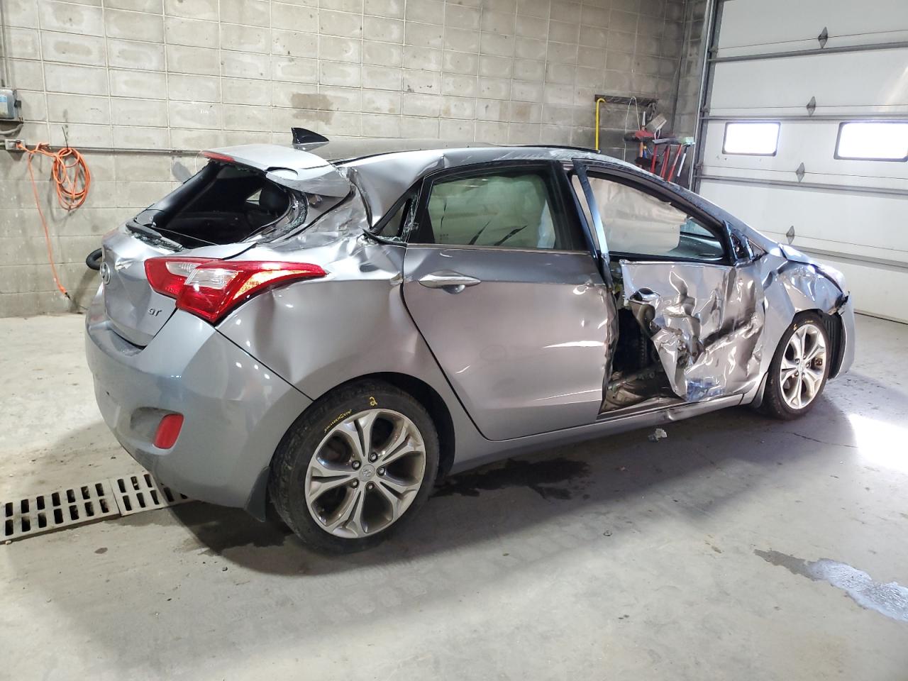 Hyundai ELANTRA Image 12