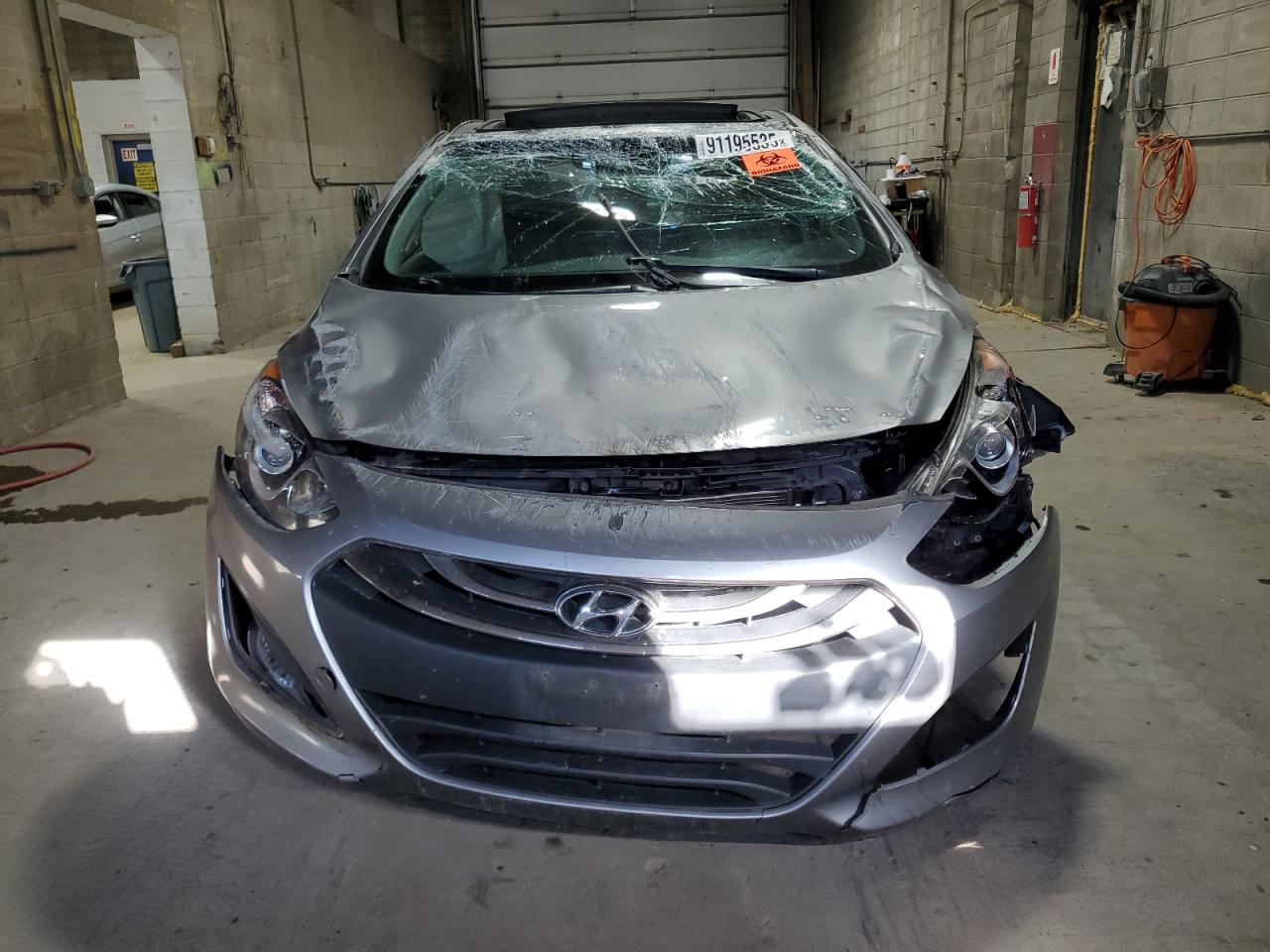 Hyundai ELANTRA Image 2