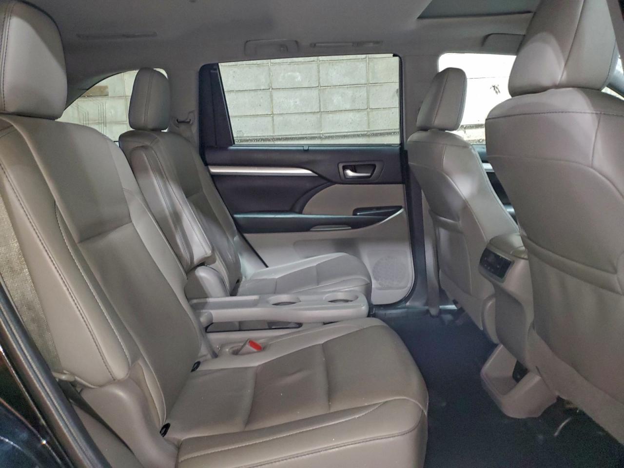 Toyota Highlander Se Image 2