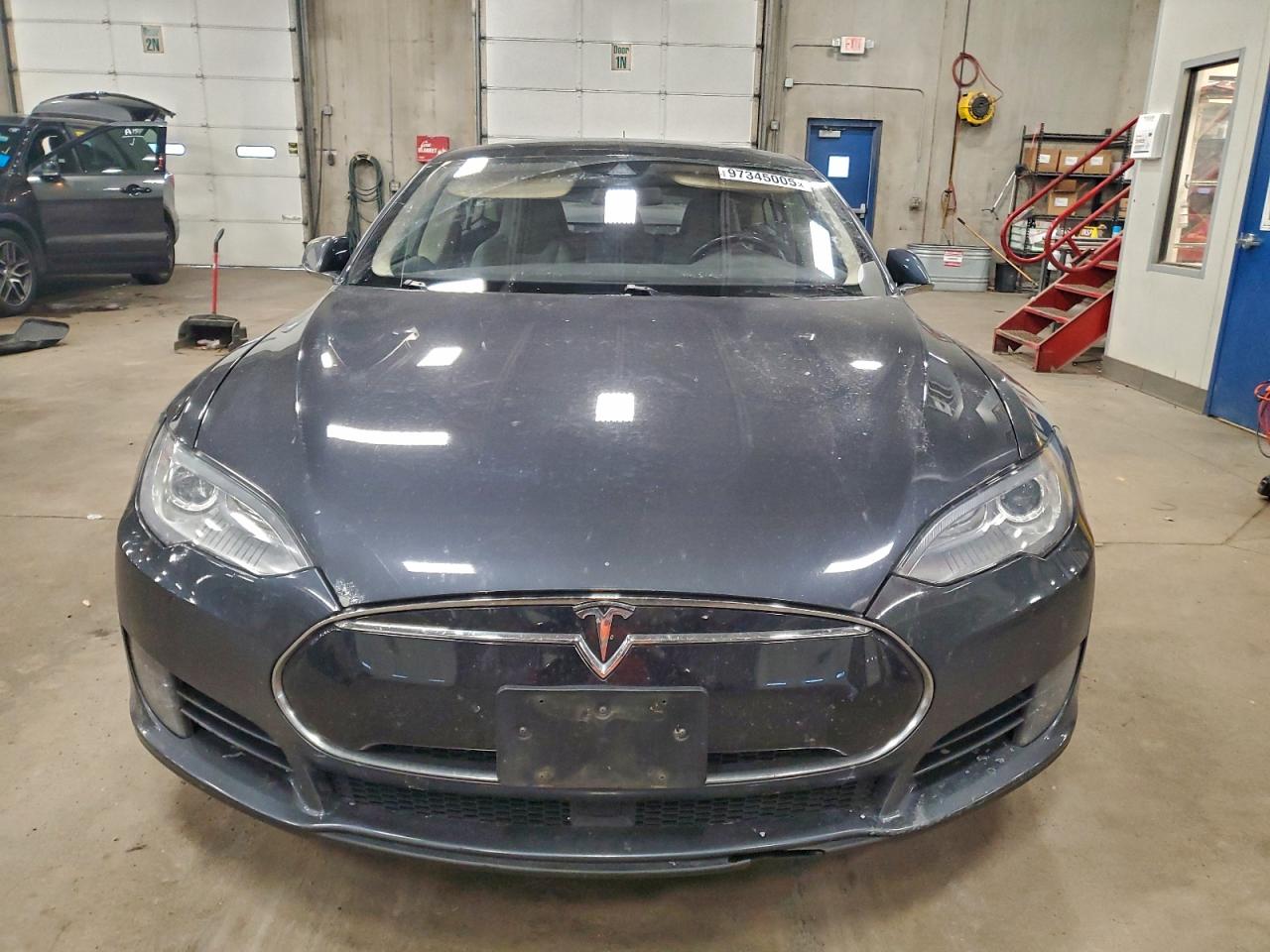 Tesla Model S Image 7