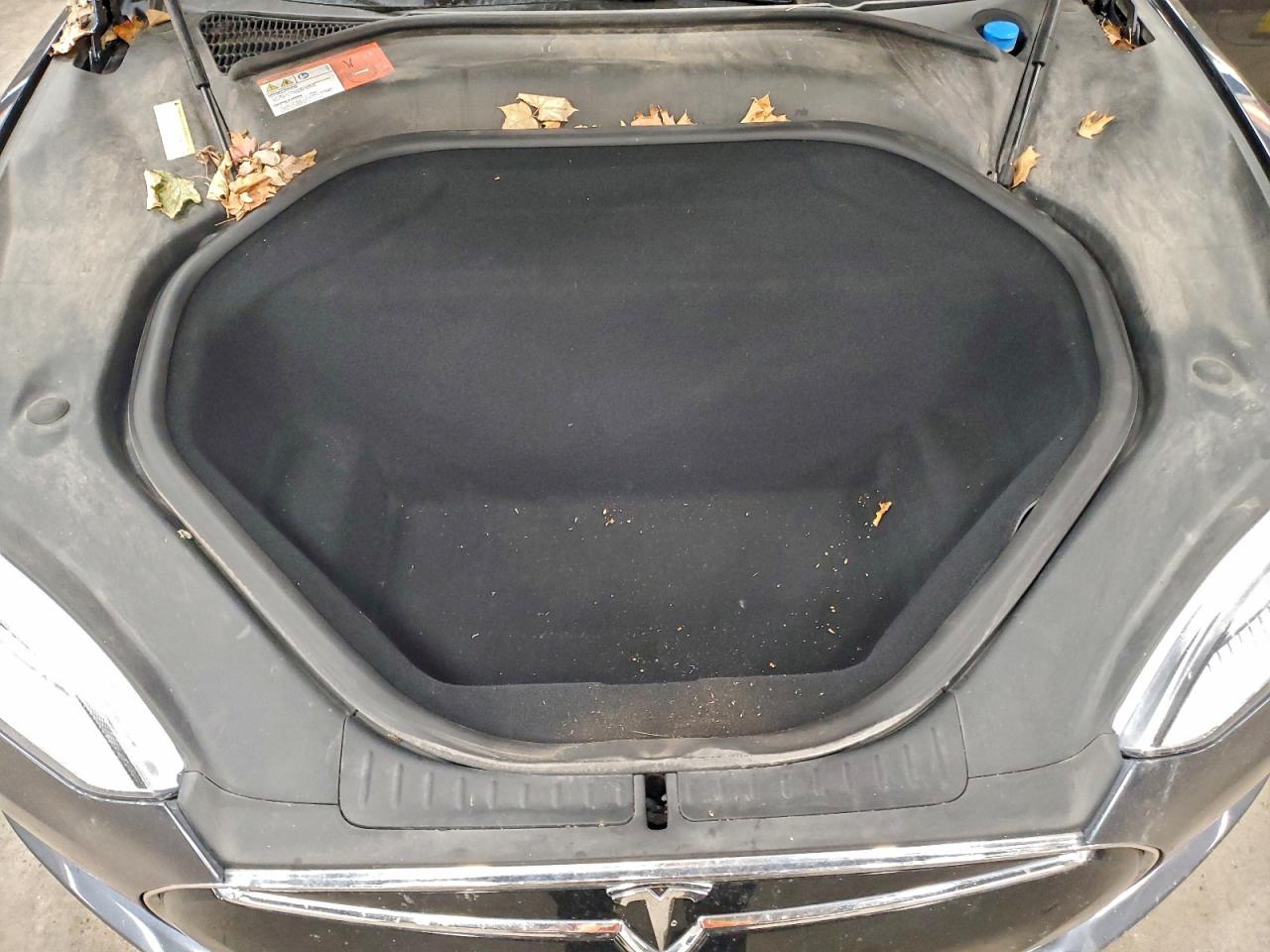 Tesla Model S Image 12