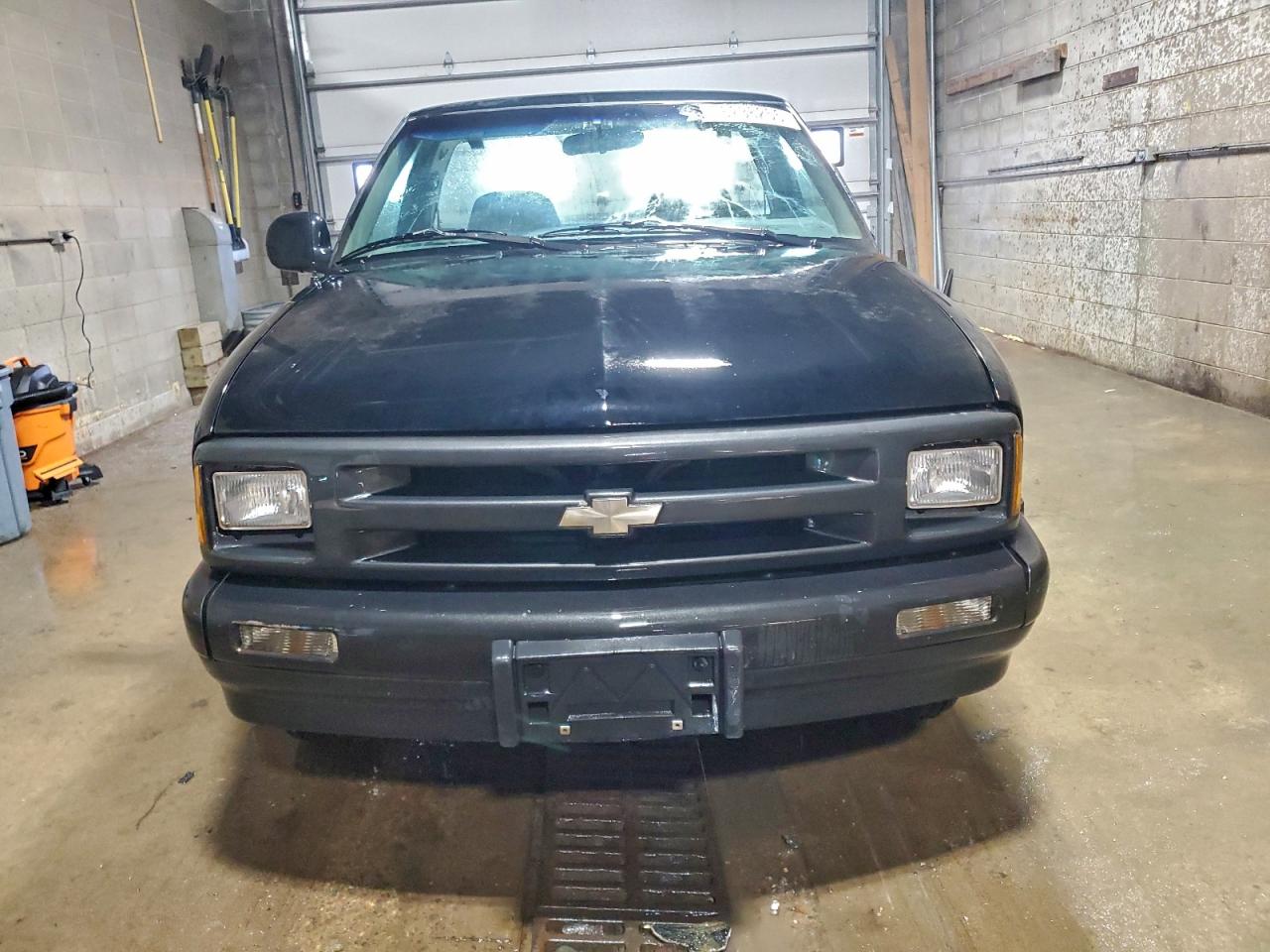 Chevrolet S-10 S10 Image 9