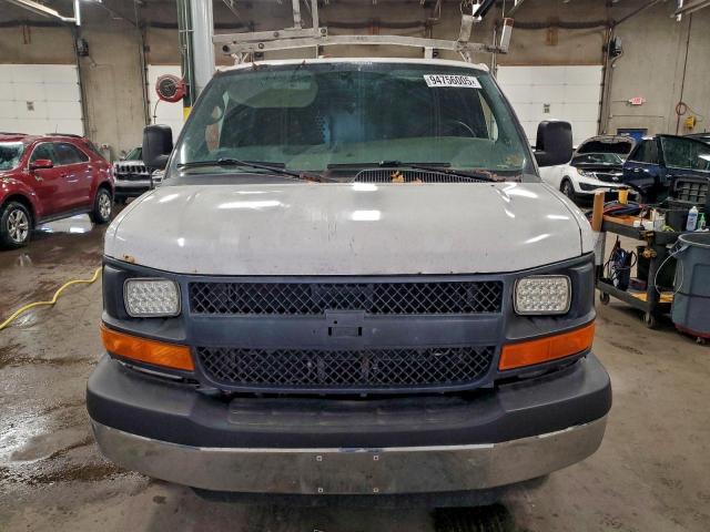 Chevrolet Express Image 4