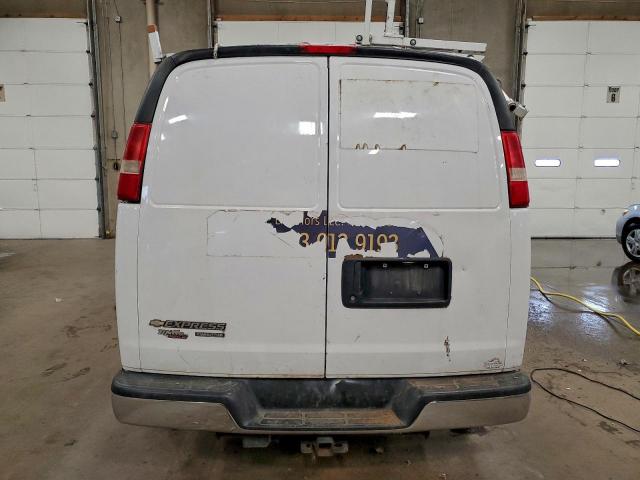 Chevrolet Express Image 7