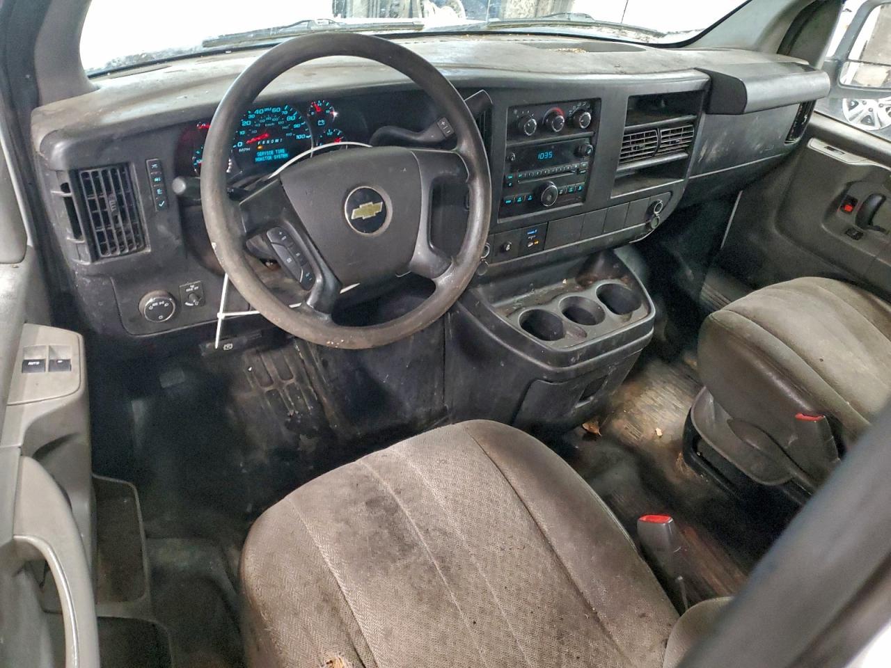 Chevrolet Express Image 13