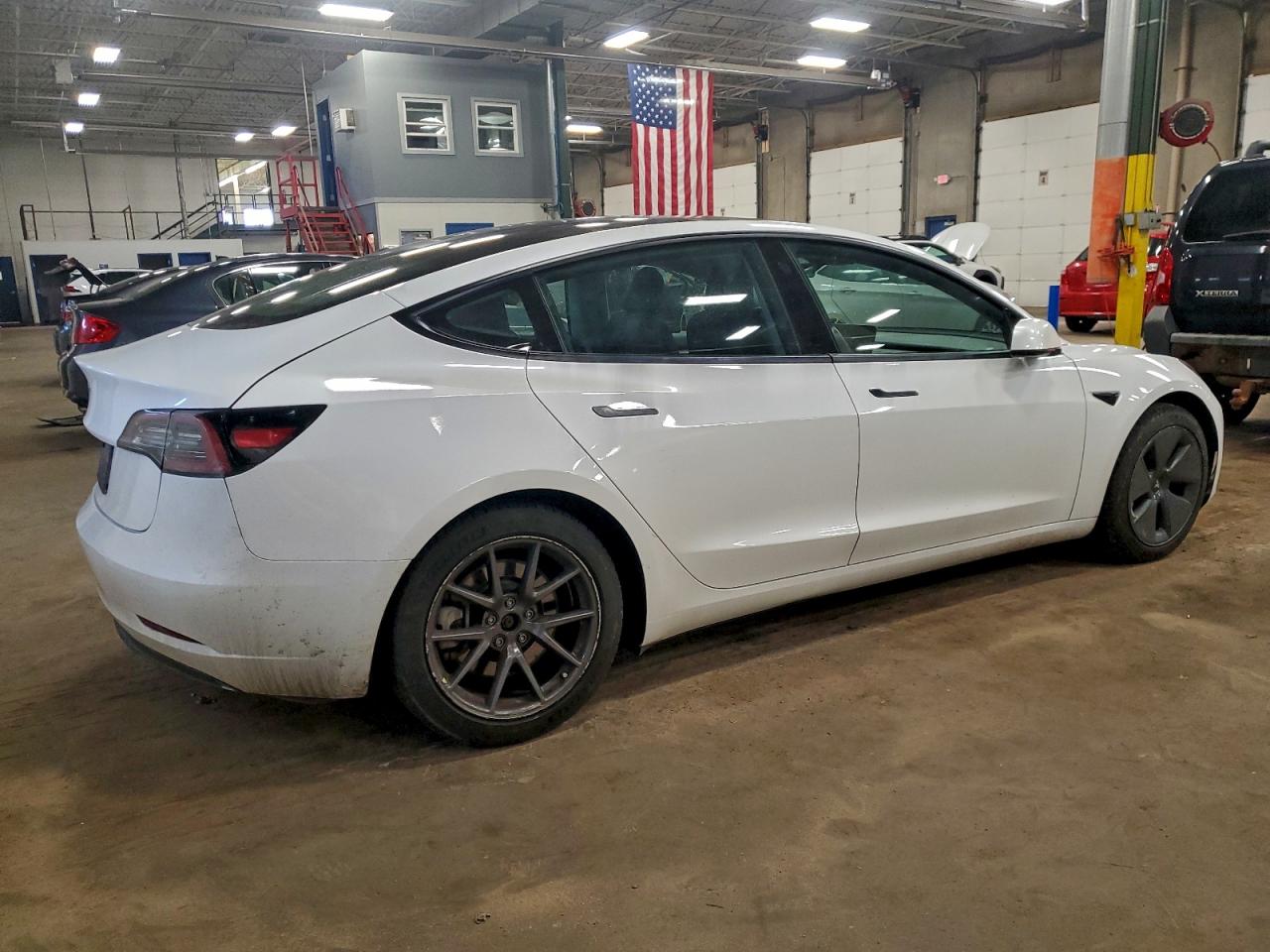 Tesla Model 3 Image 13