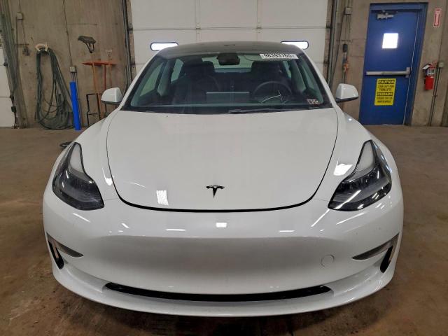 Tesla Model 3 Image 5