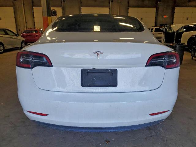 Tesla Model 3 Image 6