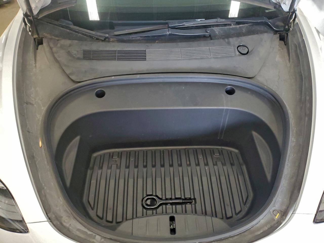 Tesla Model 3 Image 11